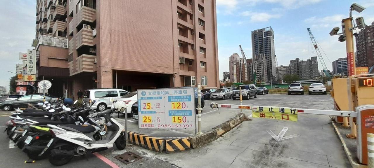 花的家 高鐵左營站前2號出口高鐵路步行3分鐘 最多6位可入住 3間卧房 月租長租 Kaohsiung Eksteriør billede